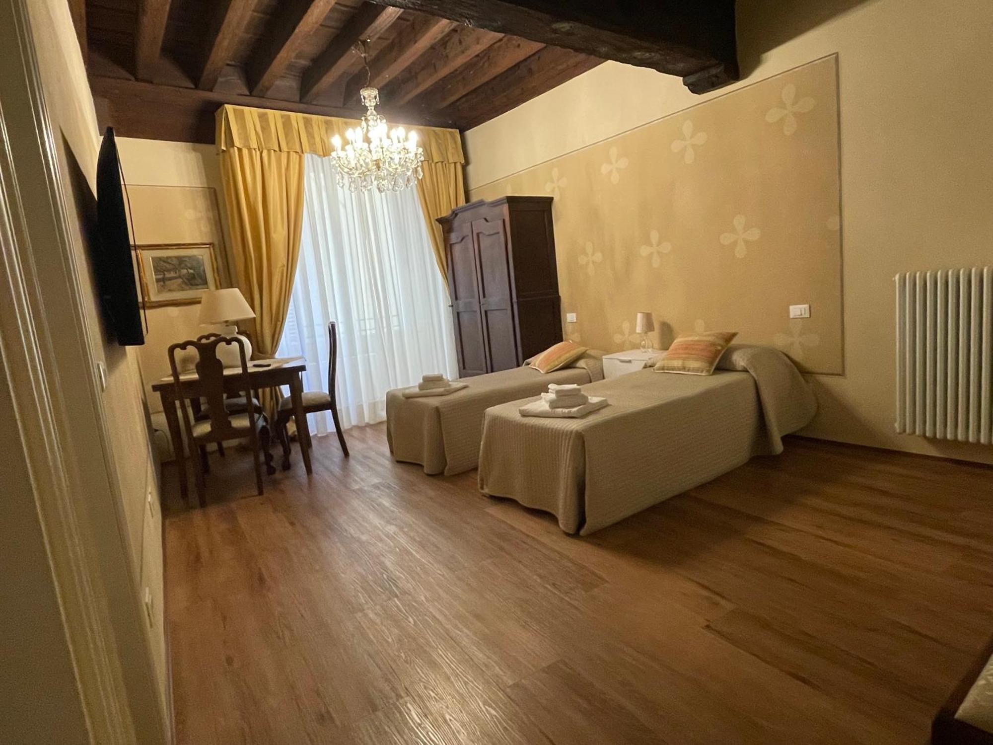 Bed and Breakfast La Boheme Лукка Экстерьер фото