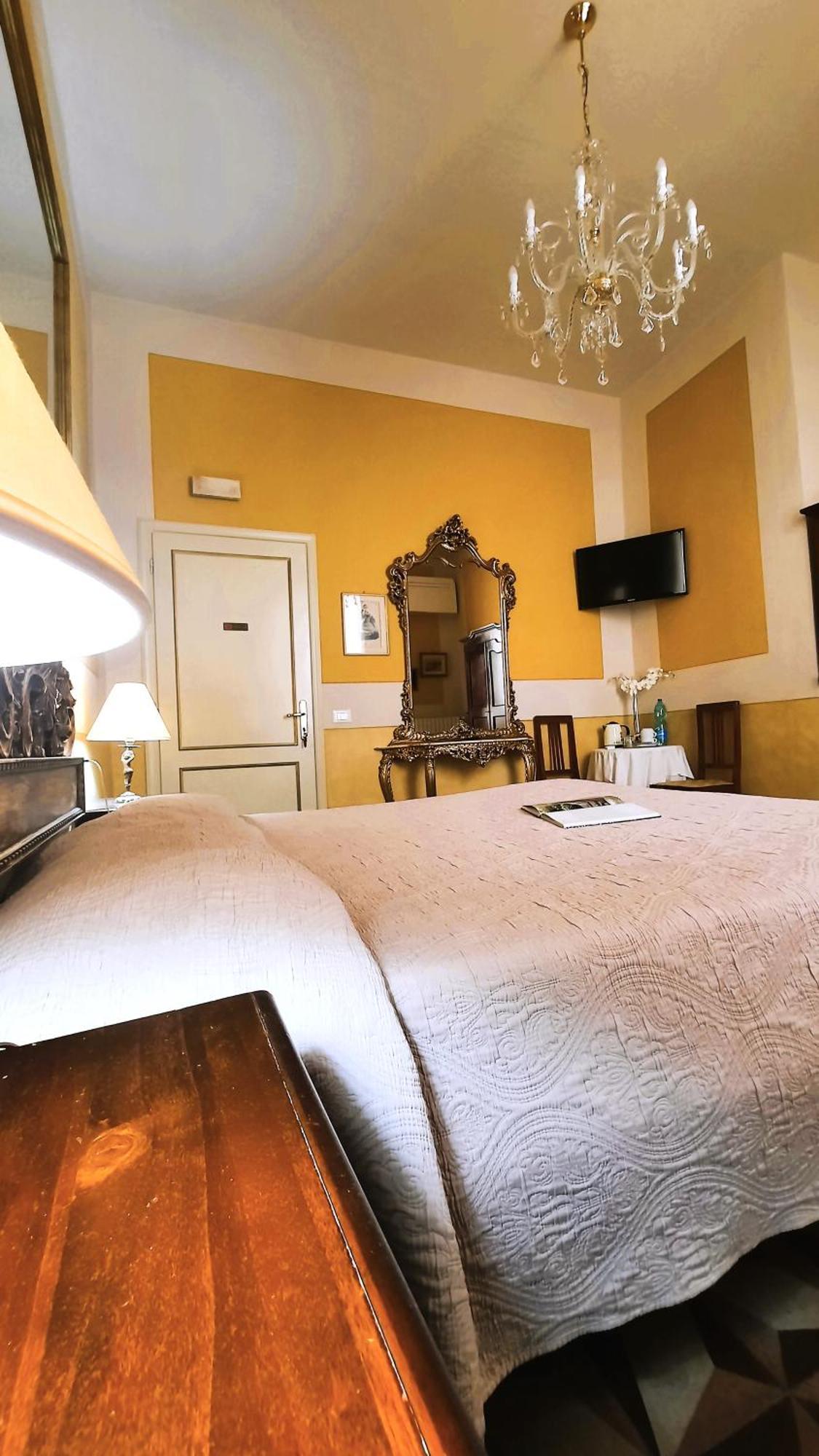 Bed and Breakfast La Boheme Лукка Экстерьер фото