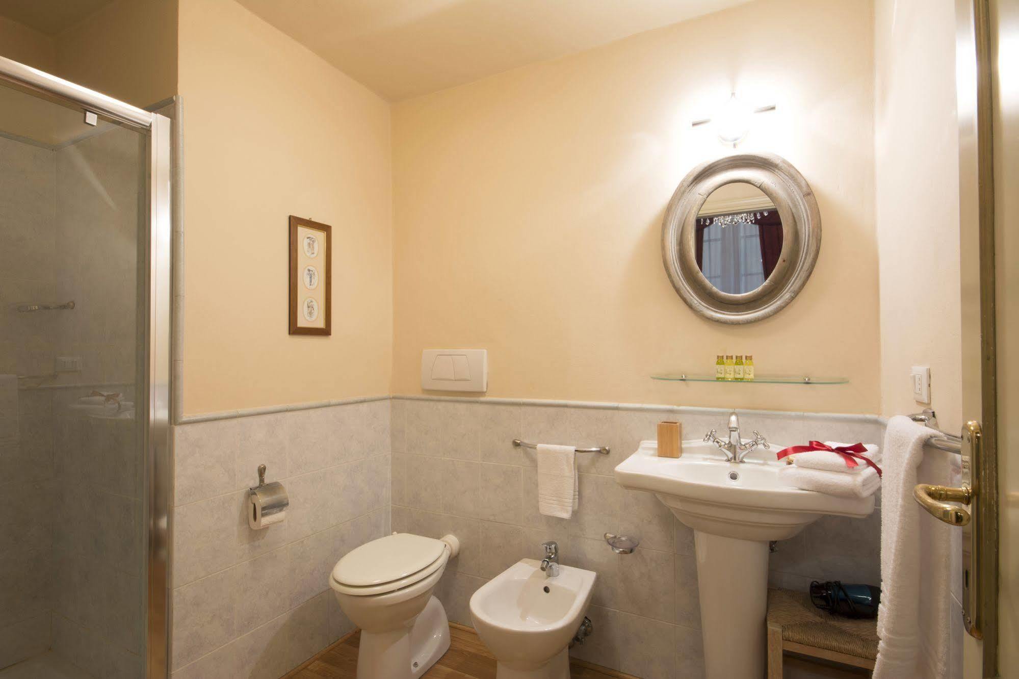 Bed and Breakfast La Boheme Лукка Экстерьер фото