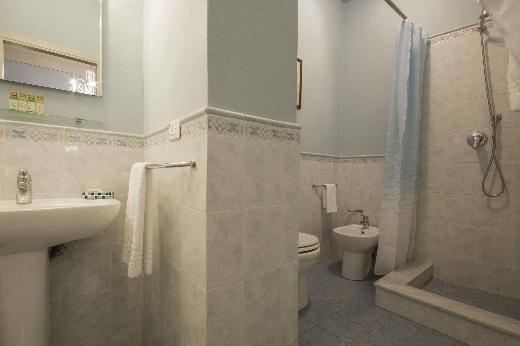 Bed and Breakfast La Boheme Лукка Экстерьер фото