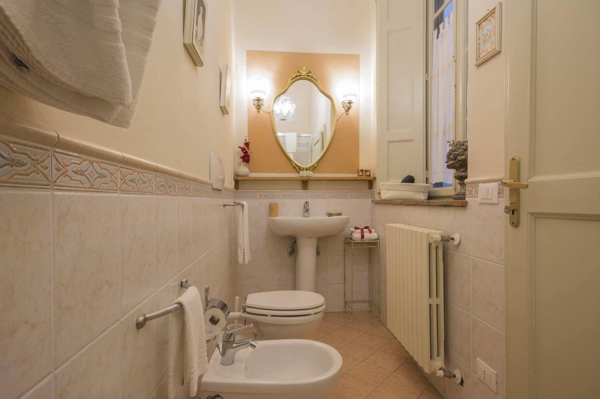 Bed and Breakfast La Boheme Лукка Экстерьер фото