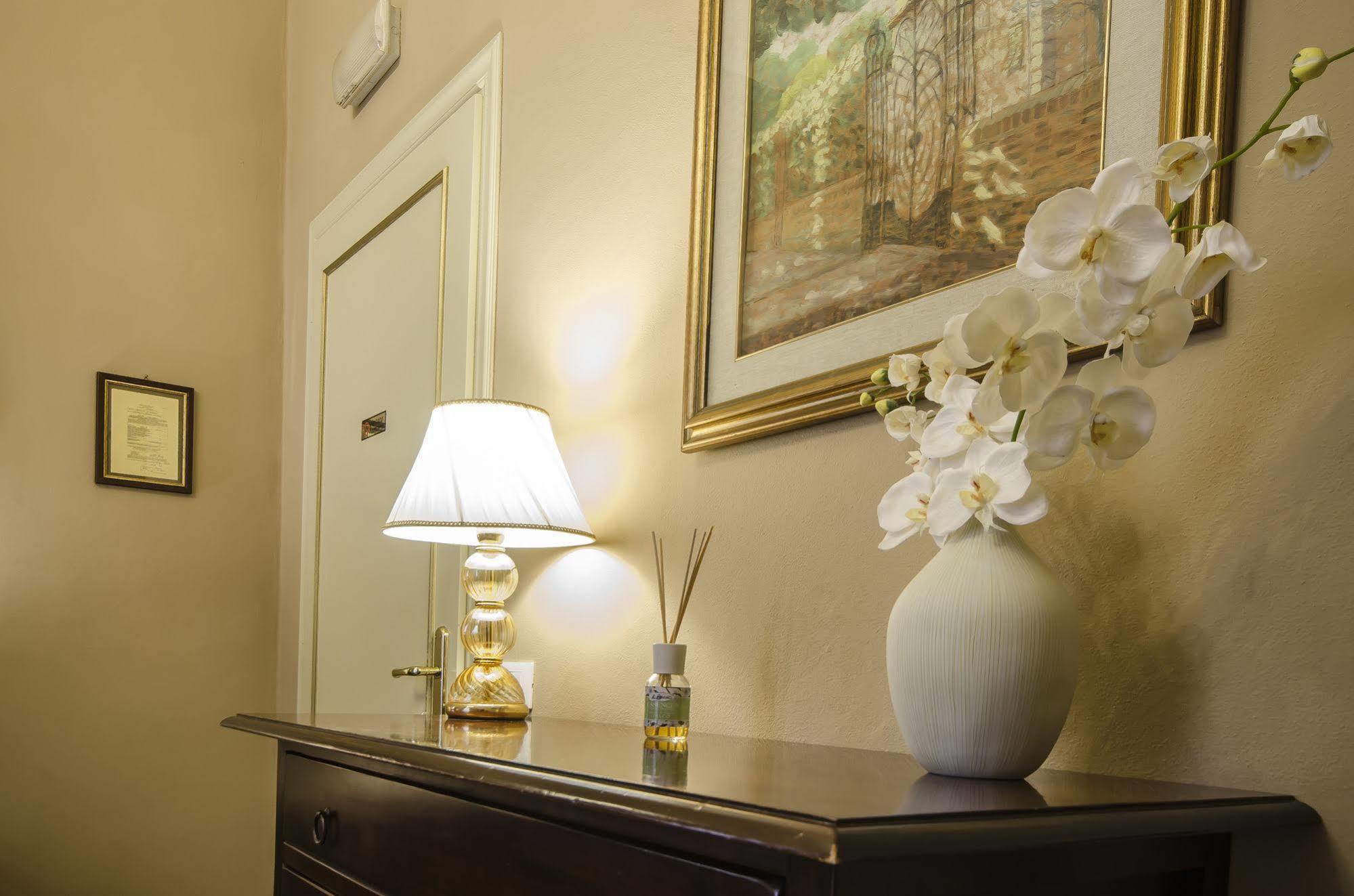 Bed and Breakfast La Boheme Лукка Экстерьер фото