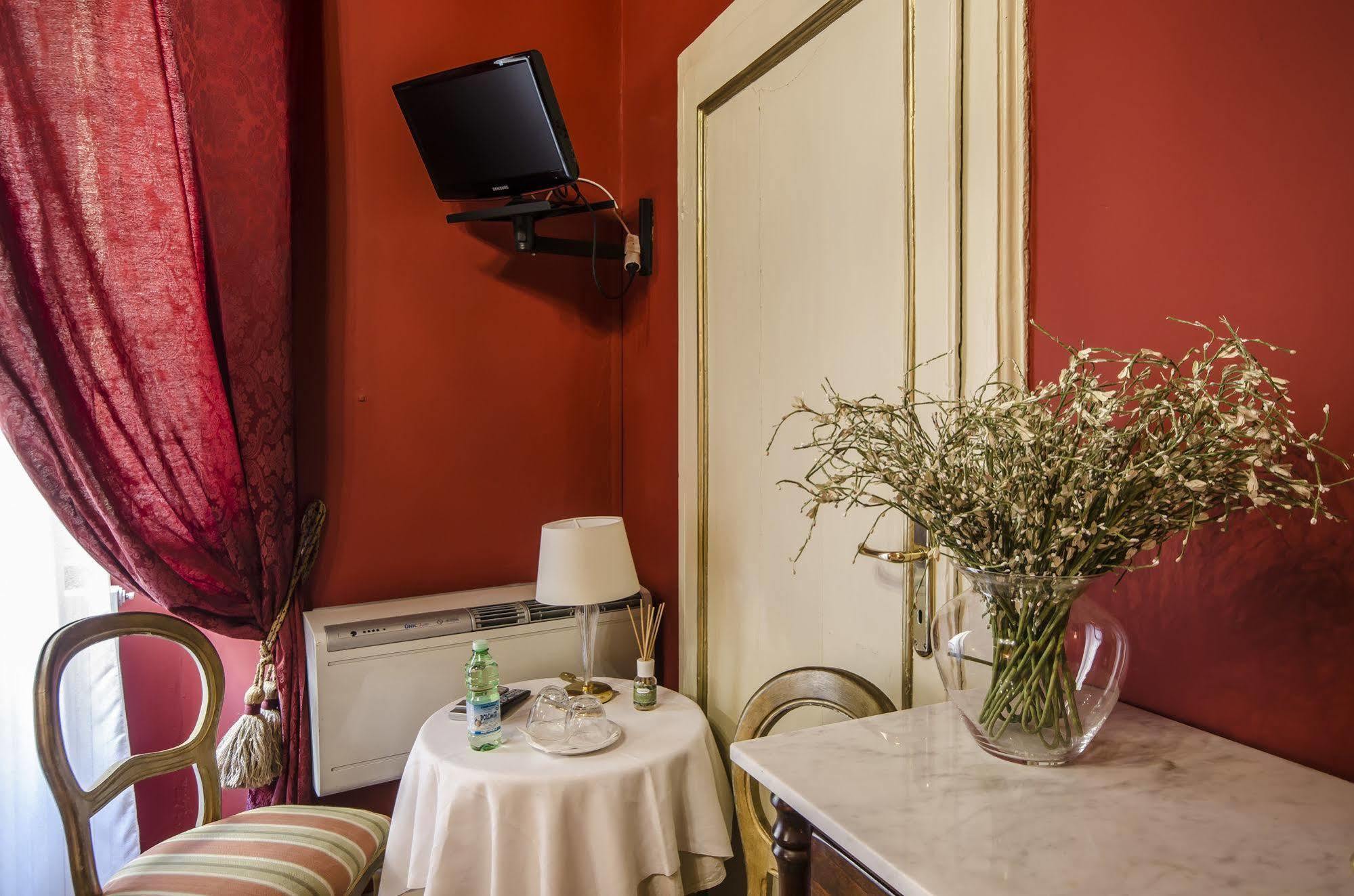 Bed and Breakfast La Boheme Лукка Экстерьер фото